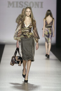 887287142_Missoni2005WomenRTW61.thumb.jpg.e0e72073aec108f288282af511bf6955.jpg