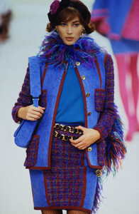 927775005_chanel-fw-1991(18).thumb.jpg.5e3c9fa80e8402357460f5be9f86b0ac.jpg