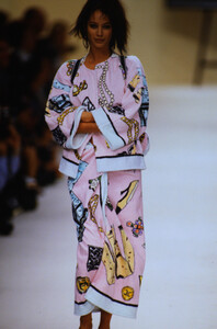 9320096_chanel-ss-1994(17).thumb.jpg.36d16e0fd11b9546563eb627d2c71f30.jpg