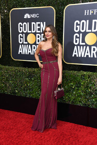 Sofia+Vergara+77th+Annual+Golden+Globe+Awards+ePyfyw5RAvEx.jpg