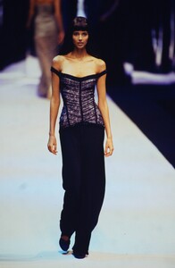 983305969_herve-leger-fw-1997(11).thumb.jpg.4e96b8e600516acc7384af1b99603235.jpg