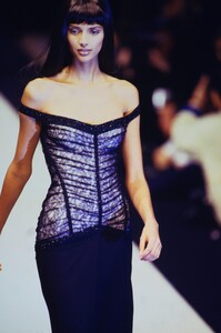 985015429_herve-leger-fw-1997(15).thumb.jpg.5ab02b4d79752a72d9121fa43ab7ba52.jpg