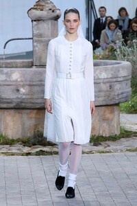 Chanel-Haute-Couture-SS20-Paris-2720-1579602763.thumb.jpg.52517084fd1d01025207d8c0238d316a.jpg