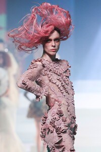 Jean-Paul-Gaultier-Haute-Couture-SS20-Paris-5987-1579731550.thumb.jpg.51b6556b8a7e9fc5e4b6b99c506494c0.jpg