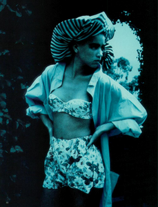 Lindbergh_Vogue_Italia_June_1985_08.thumb.png.cf5e421715f79b3765bbe6941b343891.png