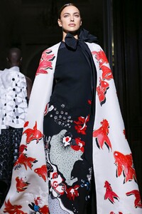 Valentino-Haute-Couture-SS20-Paris-1695-1579718169.thumb.jpg.61b965b59eab134499ea1941c1dac7eb.jpg