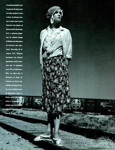 Watson_Vogue_Italia_June_1985_13.thumb.png.6cac08294fa22e652b276546c6640b0c.png