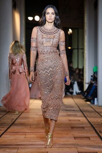 Zuhair-Murad-Haute-Couture-SS20-Paris-4017-1579714871.thumb.jpg.4b3d076094cd2224392481f65def303f.jpg