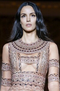 Zuhair-Murad-Haute-Couture-SS20-Paris-4020-1579714877.thumb.jpg.78b0a1a782909e1e041994b979bf3749.jpg