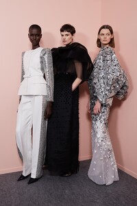 backstage-defile-givenchy-printemps-ete-2020-paris-coulisses-73.thumb.jpg.a7c1e64843652a44fe0fb55d6b1b7ff2.jpg