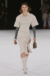 defile-jacquemus-automne-hiver-2020-2021-paris-look-29.thumb.jpg.d30e86ee6d8f838882ae6a0086e01e98.jpg