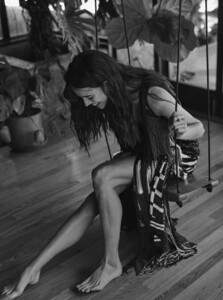 margaret-qualley-c-magazine-december-2019-photos-1.thumb.jpg.20a75774793a6685d3c802eb846b8630.jpg