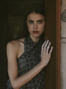 margaret-qualley-c-magazine-december-2019-photos-3.thumb.jpg.864428cb710cfe2b0eb3a12f73d9e1e8.jpg