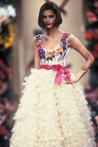 stewart1992ss-yves-saint-laurent-hc-1992-5.jpg.4edb0e320a5eac1fd7024ef0f2a8bfba.jpg