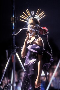 1080106730_JeanPaulGaultier1992WomenRTW5.thumb.jpg.f7717ddfb48098979e68dde3c8fba94f.jpg