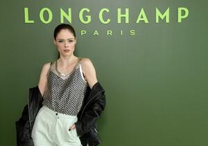 Coco+Rocha+Longchamp+Fall+Winter+2020+Runway+dkpNI0QoR28x.jpg