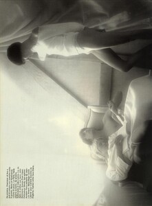 ARCHIVIO - Vogue Italia (March 2002) - Milano News - 008.jpg