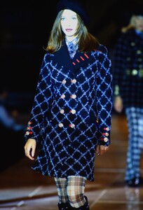 158014570_versace-fw-1993(8).thumb.jpg.92cc633af614c46b29993ea0f7bf33e3.jpg