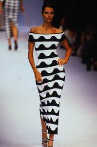 1607738978_herve-leger-ss-1997(2).thumb.jpg.3e6a85d660484cda4eddd7c9aeb00a56.jpg