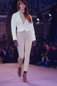 1700378489_alaia-fw-1989(1).thumb.jpg.e38fa2456df03f80243dcef3619d3f26.jpg