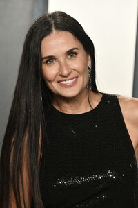 1798148278_DemiMoore2020VanityFairOscarPartyHostedWdfkx6EG-6Qx.thumb.jpg.abed8b61fd3a966489725b4d1d8a0dc9.jpg