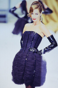 1929309140_chanel-hc-fw-1991(2).thumb.jpg.4e875b85a8de5e8ee093008a25098153.jpg