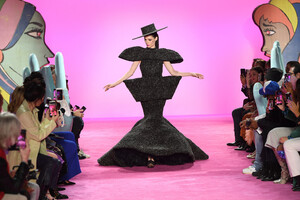 Coco+Rocha+Christian+Siriano+Runway+February+8Uh9p7YBQadx.jpg