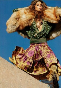 ARCHIVIO - Vogue Italia (November 2004) - Smash Of Prints - 002.jpg