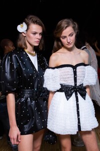 229145135_backstage-defile-philosophy-di-lorenzo-serafini-printemps-ete-2020-milan-coulisses-53(1).thumb.jpg.315714d1a34fe8f965541215e1250a75.jpg