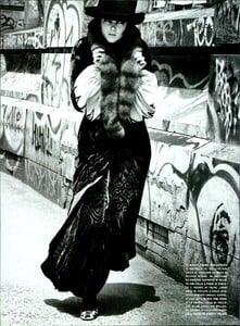 ARCHIVIO - Vogue Italia (October 2006) - A Total Decorative Look - 003.jpg