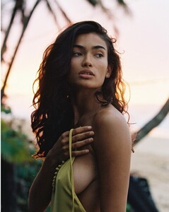 Kelly Gale 1.jpg