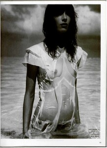 L'Officiel France #866 (June-July 2002) - Zenitude - 002.jpg