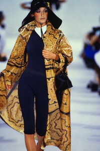 559151919_isaac-mizrahi-ss-1993(9).thumb.jpg.4717c46a5aba973f65ee63ea1c456ba8.jpg