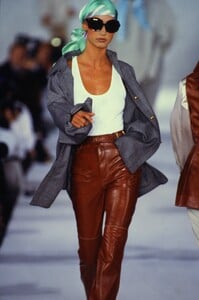 677319812_isaac-mizrahi-ss-1993(1).thumb.jpg.a6bb947b52f0d45bb72047c223d90547.jpg