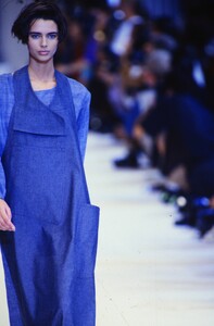 712535797_yohji-yamamoto-ss-1991(3).thumb.jpg.be70bcb959ae190e01f0bf9dc8de5132.jpg