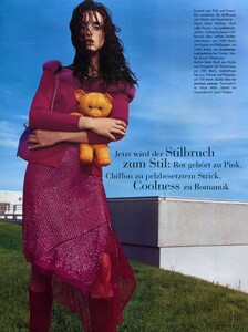 Vogue Germany (August 1999) - Lockende Schocks - 008.jpg