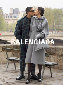 Balenciaga_Fall_Winter_19_20_02.thumb.png.49611416c65844c5dfaf7bf81561e72a.png