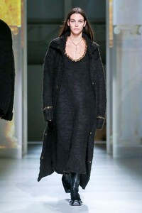 Bottega-Veneta-RTW-FW20-Milan-2167-1582393080.thumb.jpg.ee3e9ab07d90a523354258a70b653b25.jpg