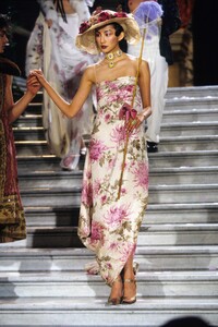 CHRISTIAN-DIOR-SPRING-1998-HC-16.thumb.jpg.7832f387212368b54d65e1b666b94b49.jpg