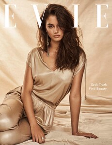 EVIE_GOLD_LOVE_ISSUE_Cover.thumb.jpg.b3f3a489bcab62d16fc0ddc2d6c80dcc.jpg