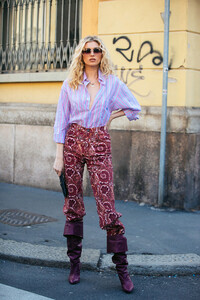 Elsa-Hosk-MJJ_1958.thumb.jpg.3c66b8cdcb0969f34cbe24f6d17c622a.jpg