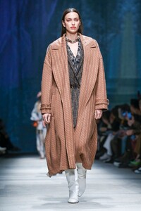 Missoni-RTW-FW20-Milan-2448-1582399429.thumb.jpg.86f883f01170cfa278f08b98d4b9aea1.jpg