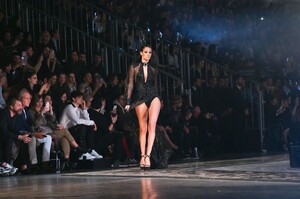 Philipp-Plein-RTW-FW20-Milan-3349-1582408797.thumb.jpg.5281c644b853bf857b0d406681419afa.jpg