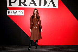 Prada-RTW-FW20-Milan-24924-1582214305.thumb.jpg.706985adb217999e5ec859188a36e0c9.jpg