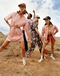 Salvatore-Ferragamo-Spring-Summer-2020-Campaign-004.thumb.jpg.2654ce3b0d755d1e3fd854a717947050.jpg