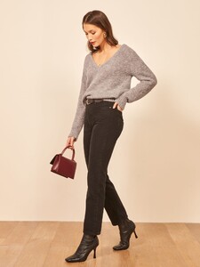 amelia-sweater-light_grey-4.thumb.jpg.8f2de66768163b9ae288071ca520777c.jpg