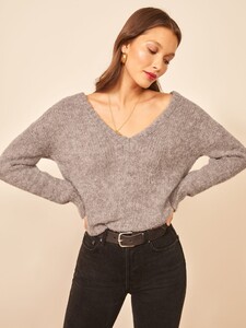 amelia-sweater-light_grey-5.thumb.jpg.ce16ddcfbace80e077660fcf7c635805.jpg