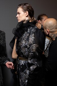 backstage-defile-alberta-ferretti-automne-hiver-2020-2021-milan-coulisses-357.thumb.jpg.3012c966c1c3e9d1acb1565c56ca897c.jpg