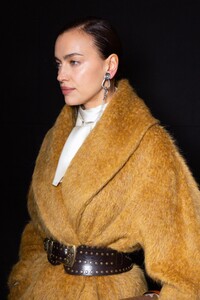 backstage-defile-etro-automne-hiver-2020-2021-milan-coulisses-102.thumb.jpg.ff806595cc6a5ea7c4d8db9c18e003ed.jpg