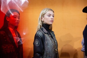 backstage-defile-etro-automne-hiver-2020-2021-milan-coulisses-57.thumb.jpg.8ef6f3d10fed6d47ef42bbcee2042c2e.jpg